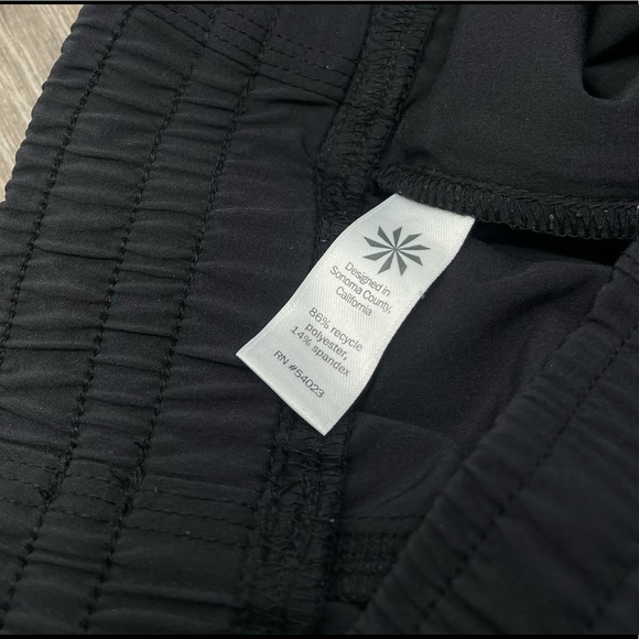 Athleta La Viva Pants Black Cropped Capri  Zip Pockets Lightweight Loose Size 6 - Picture 5 of 6